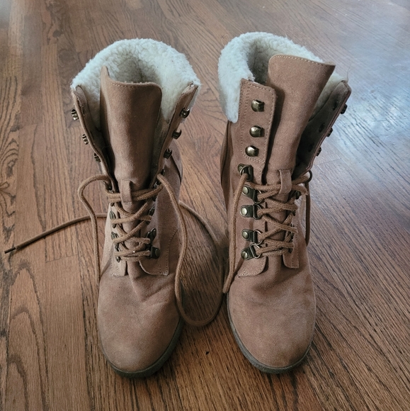 Boots - Picture 4 of 7